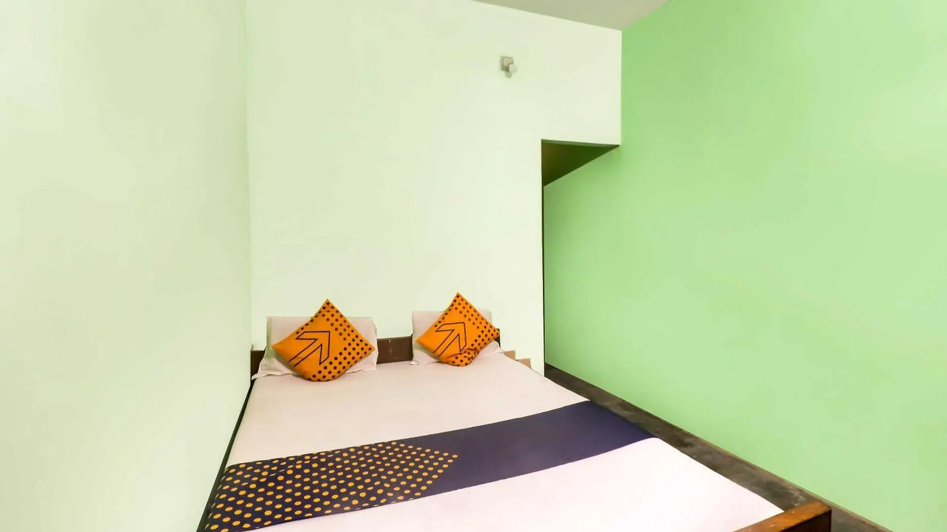 Spot On Mishra Guest House Varanasi Hotel